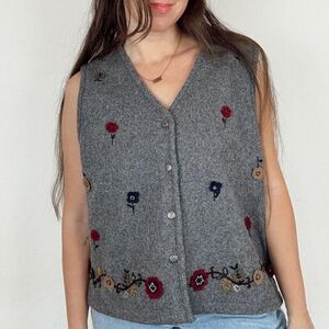 Vintage Casey & Max gray wool-blend vest with floral embroidery